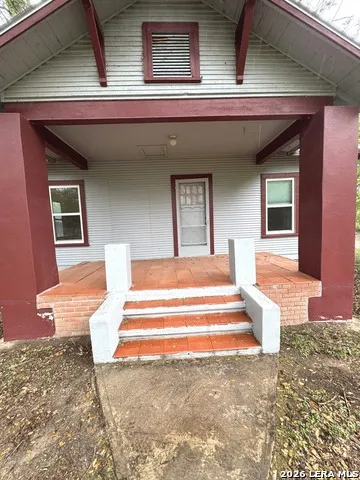 265 County Road 5227 Hondo, TX 78861