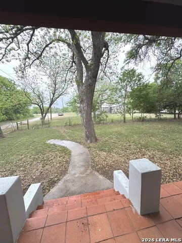 265 County Road 5227 Hondo, TX 78861