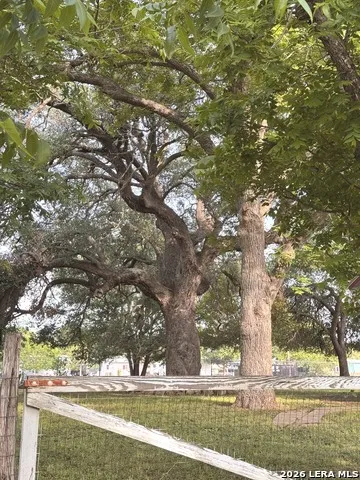 265 County Road 5227 Hondo, TX 78861