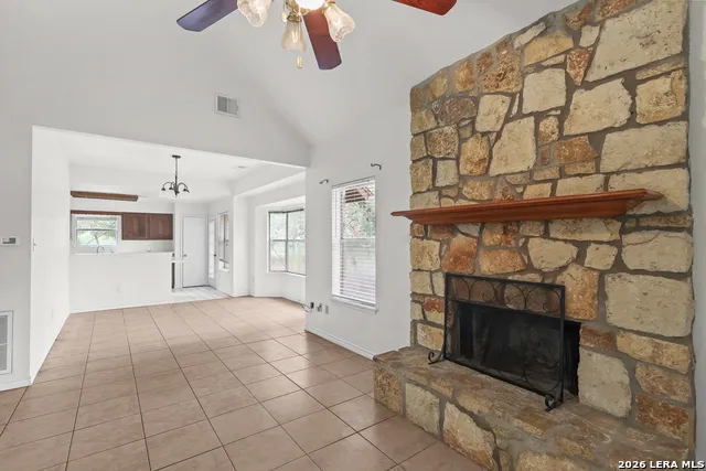 336 Lost Trail La Vernia, TX 78121