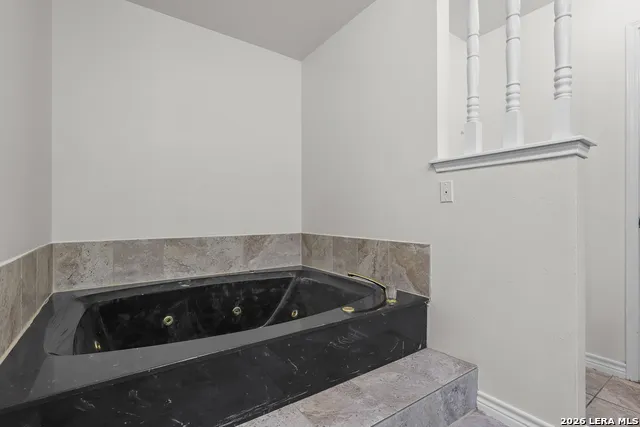 336 Lost Trail La Vernia, TX 78121