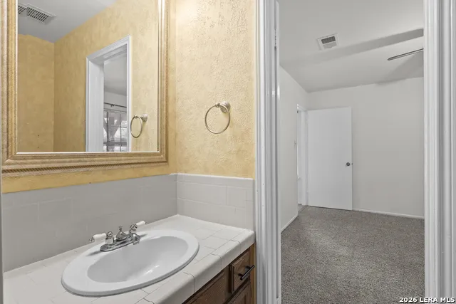 336 Lost Trail La Vernia, TX 78121