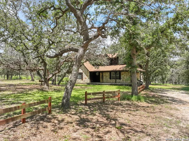 336 Lost Trail La Vernia, TX 78121
