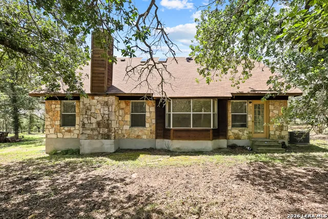 336 Lost Trail La Vernia, TX 78121