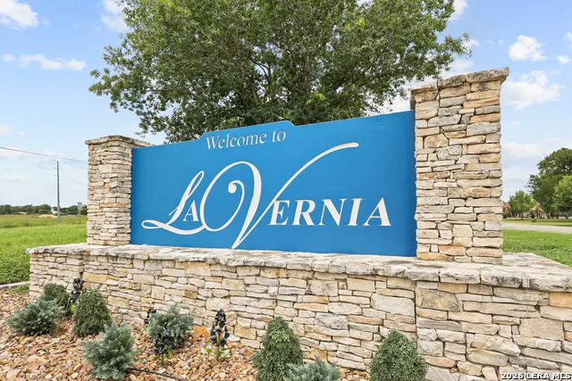 336 Lost Trail La Vernia, TX 78121