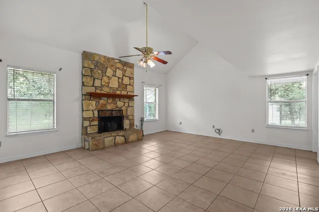 336 Lost Trail La Vernia, TX 78121