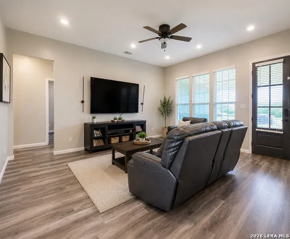9671 Crow Ln Adkins, TX 78101