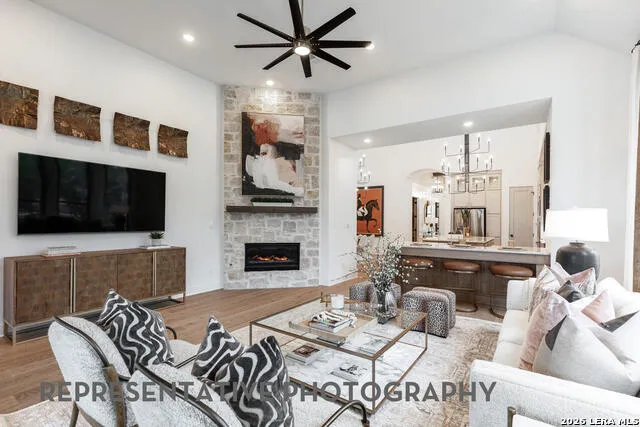 6986 Hallie Hunt Schertz, TX 78154