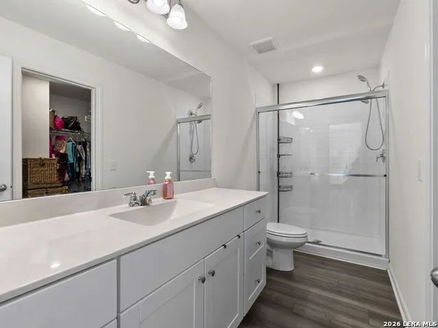 4905 Hallies Garden St Hedwig, TX 78152
