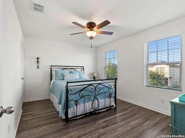 4905 Hallies Garden St Hedwig, TX 78152