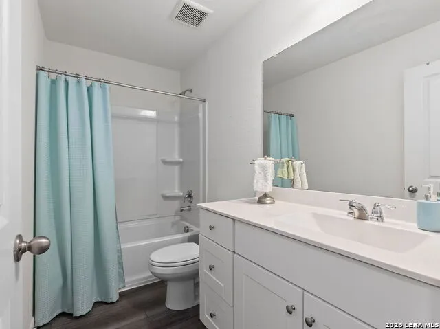 4905 Hallies Garden St Hedwig, TX 78152
