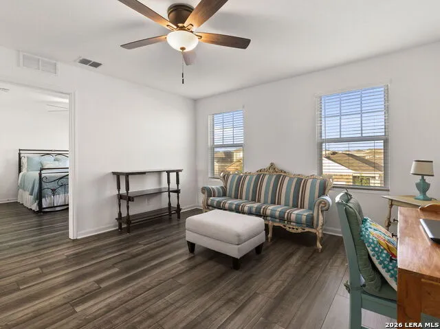 4905 Hallies Garden St Hedwig, TX 78152