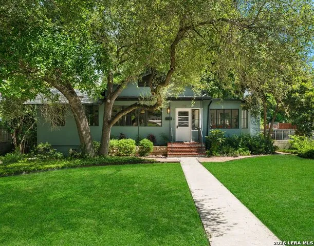 105 Zambrano Terrell Hills, TX 78209