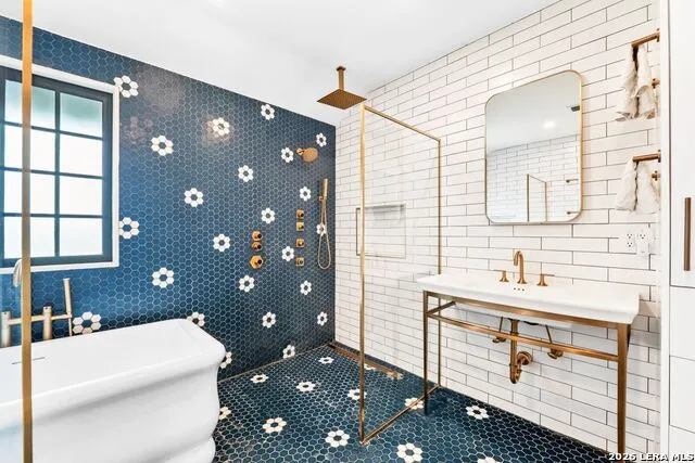 105 Zambrano Terrell Hills, TX 78209