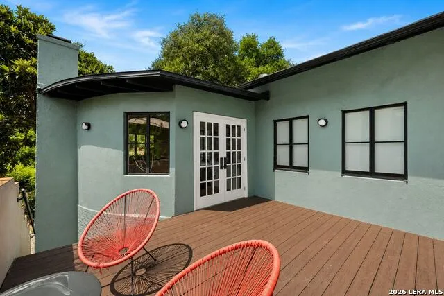 105 Zambrano Terrell Hills, TX 78209