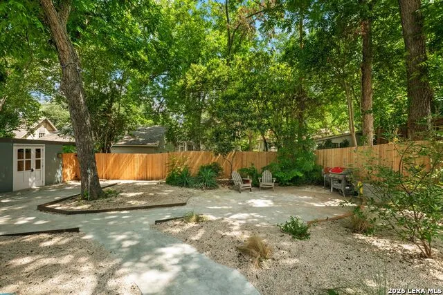 105 Zambrano Terrell Hills, TX 78209
