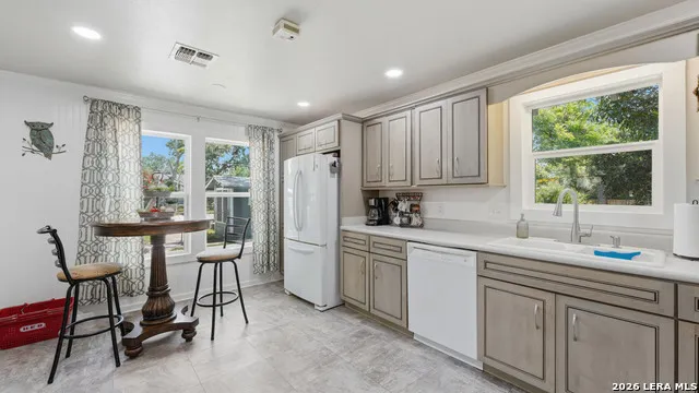 733 E Krezdorn Seguin, TX 78155