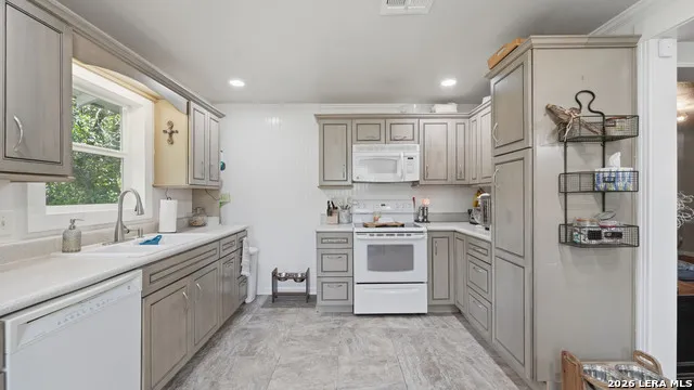 733 E Krezdorn Seguin, TX 78155