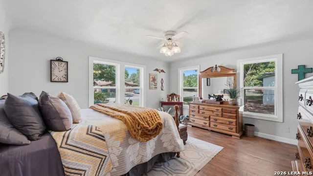 733 E Krezdorn Seguin, TX 78155