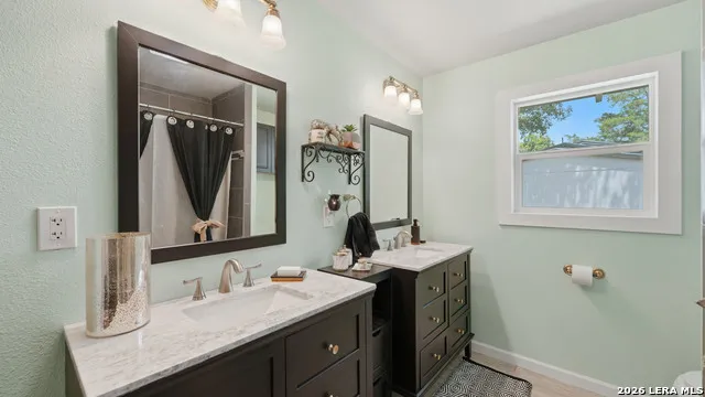 733 E Krezdorn Seguin, TX 78155