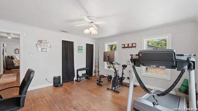 733 E Krezdorn Seguin, TX 78155