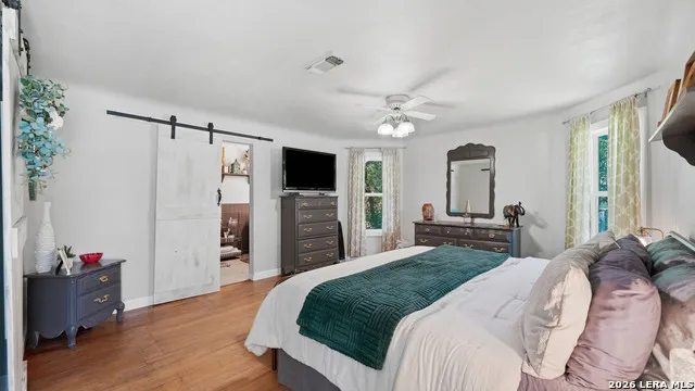 733 E Krezdorn Seguin, TX 78155