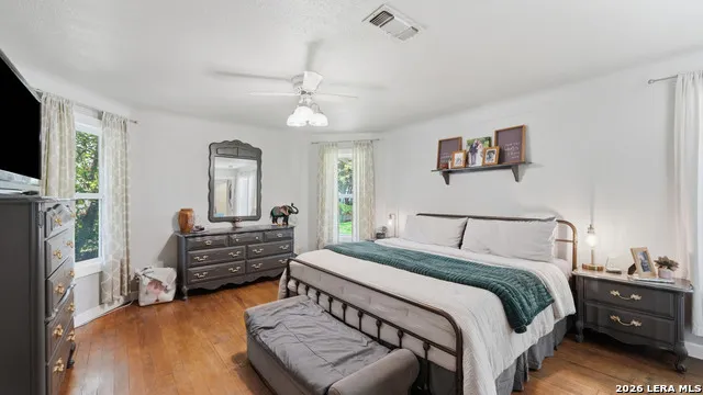 733 E Krezdorn Seguin, TX 78155