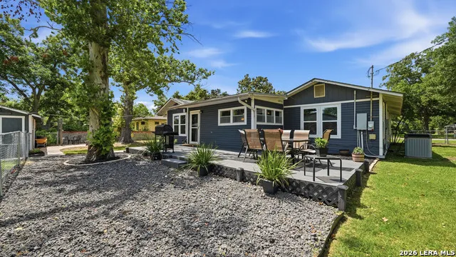 733 E Krezdorn Seguin, TX 78155