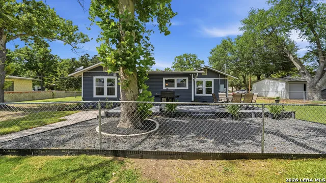 733 E Krezdorn Seguin, TX 78155