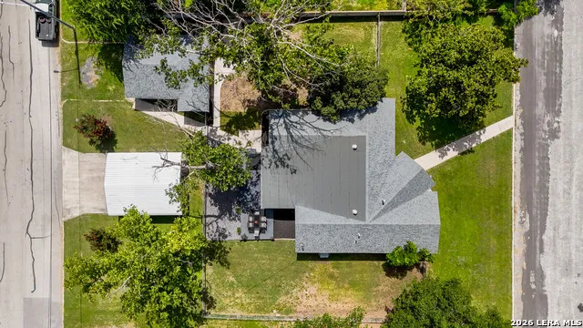 733 E Krezdorn Seguin, TX 78155