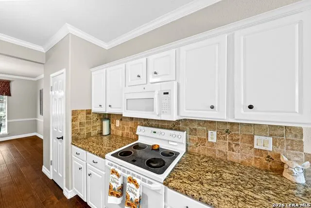 9347 Llano Verde Helotes, TX 78023
