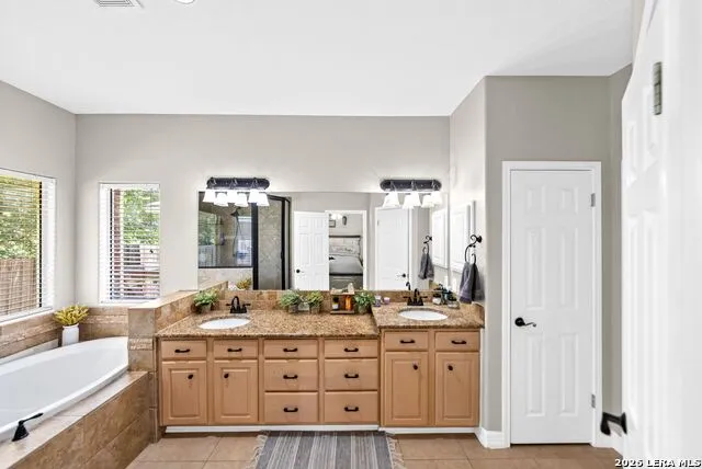 9347 Llano Verde Helotes, TX 78023