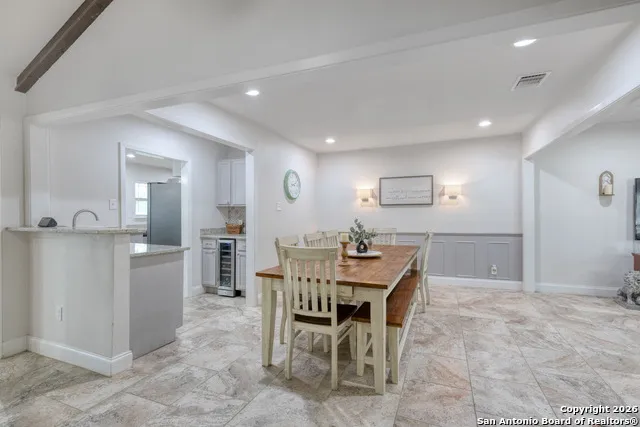 614 Moorside Dr Windcrest, TX 78239