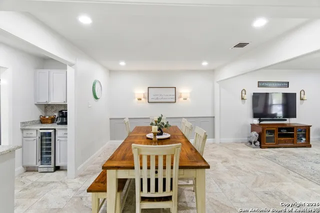 614 Moorside Dr Windcrest, TX 78239