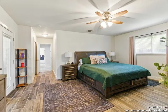 614 Moorside Dr Windcrest, TX 78239