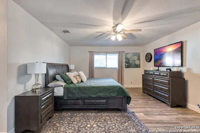 614 Moorside Dr Windcrest, TX 78239