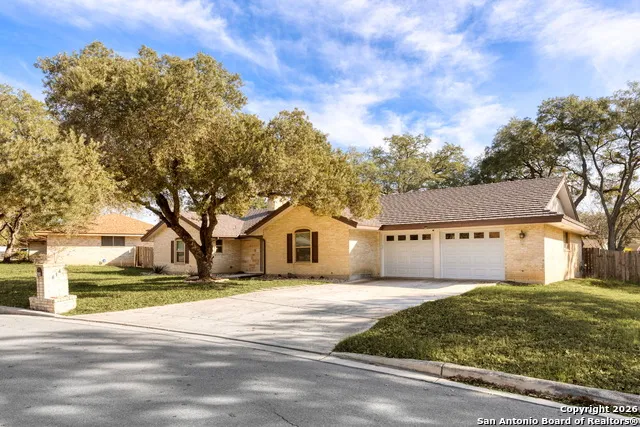 614 Moorside Dr Windcrest, TX 78239