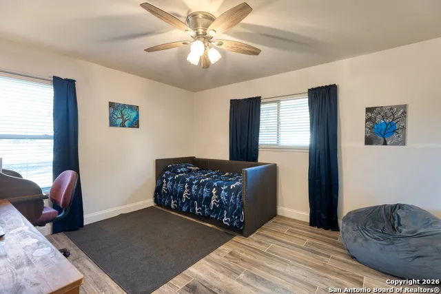 614 Moorside Dr Windcrest, TX 78239