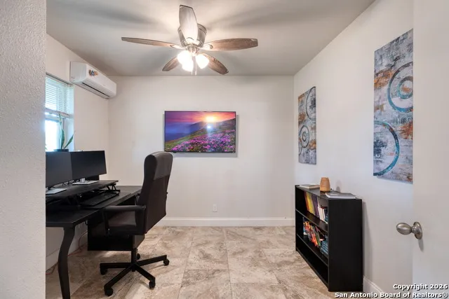 614 Moorside Dr Windcrest, TX 78239