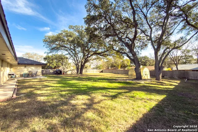 614 Moorside Dr Windcrest, TX 78239