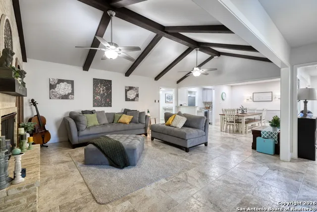 614 Moorside Dr Windcrest, TX 78239