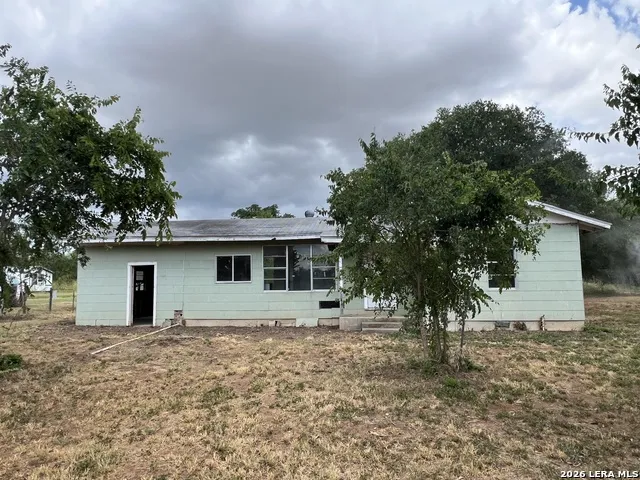 19930 Fm 463 Devine, TX 78016