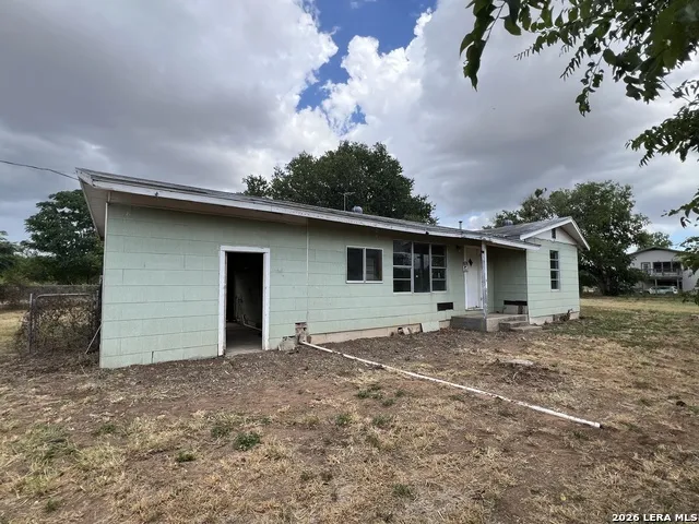 19930 Fm 463 Devine, TX 78016