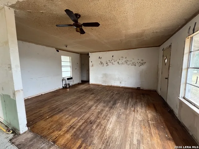 19930 Fm 463 Devine, TX 78016