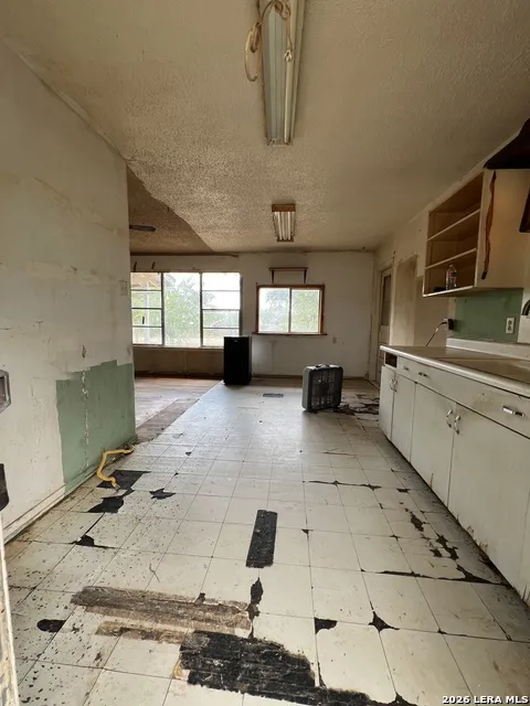 19930 Fm 463 Devine, TX 78016