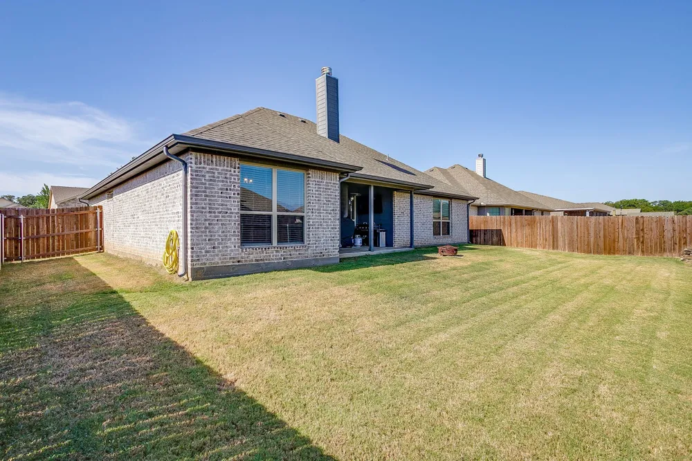933 Avagail Avenue Springtown, TX 76082