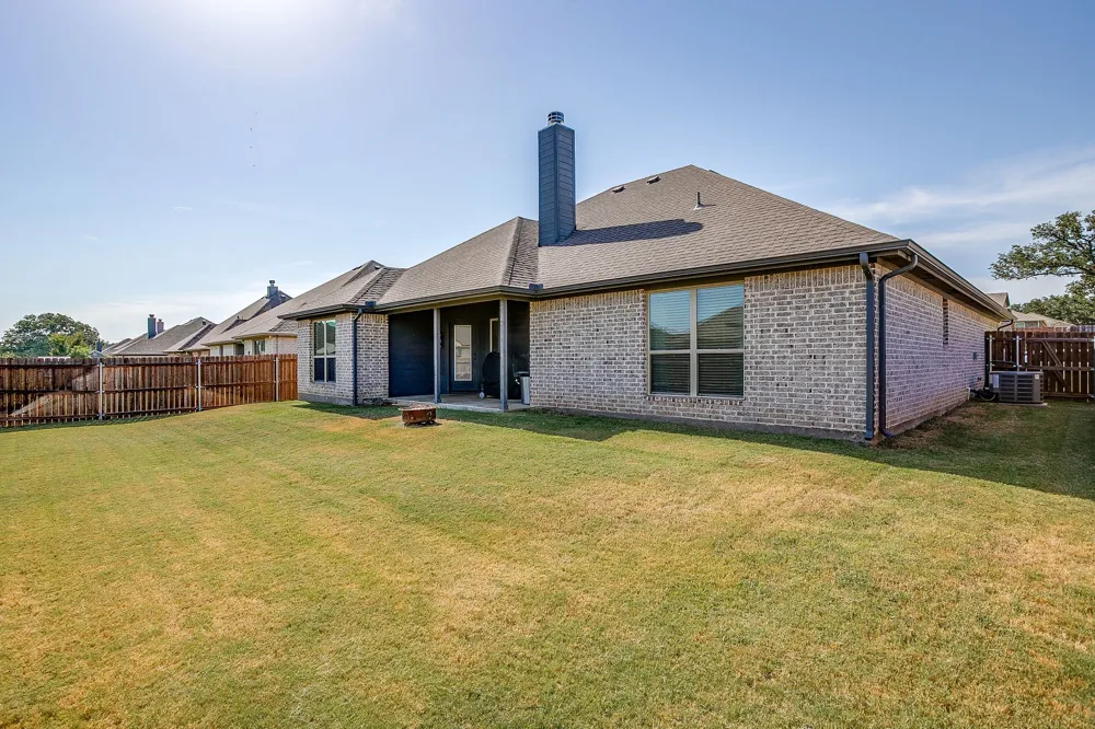 933 Avagail Avenue Springtown, TX 76082