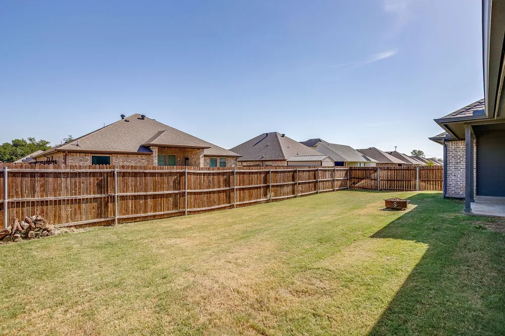 933 Avagail Avenue Springtown, TX 76082