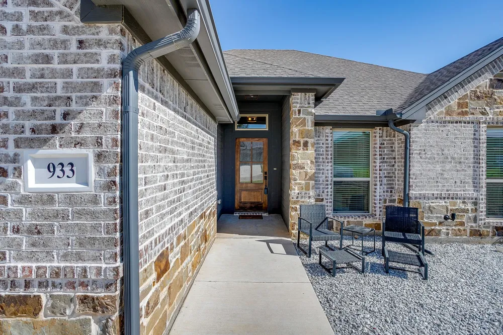 933 Avagail Avenue Springtown, TX 76082