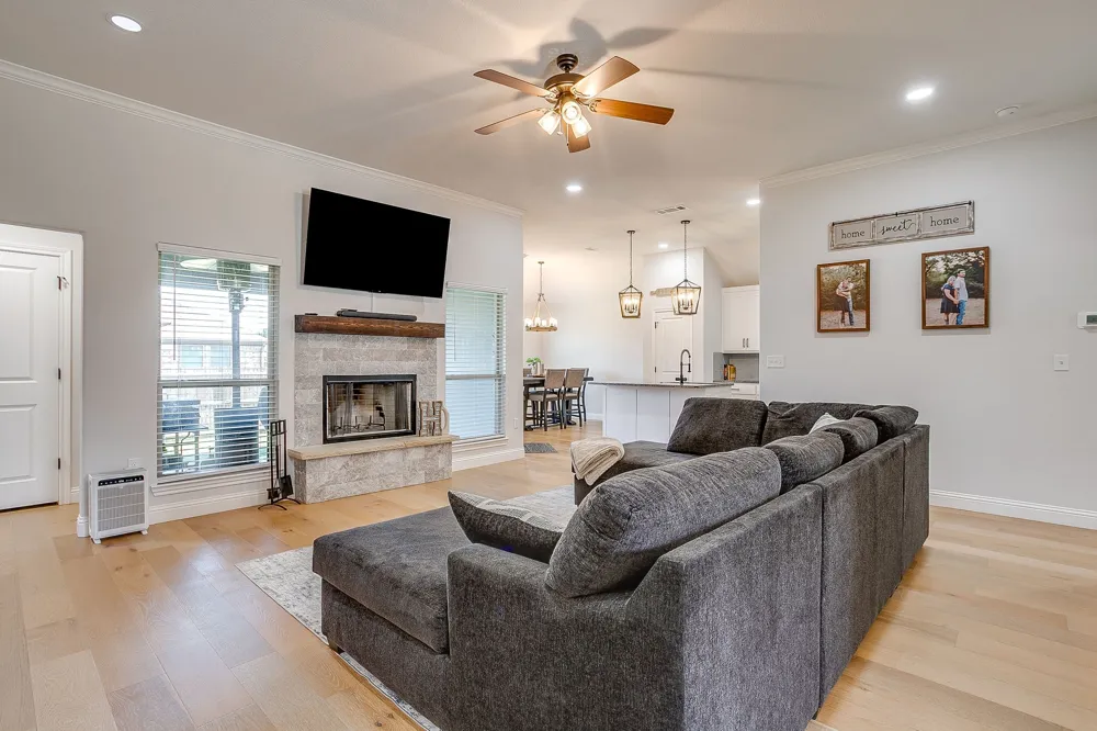 933 Avagail Avenue Springtown, TX 76082